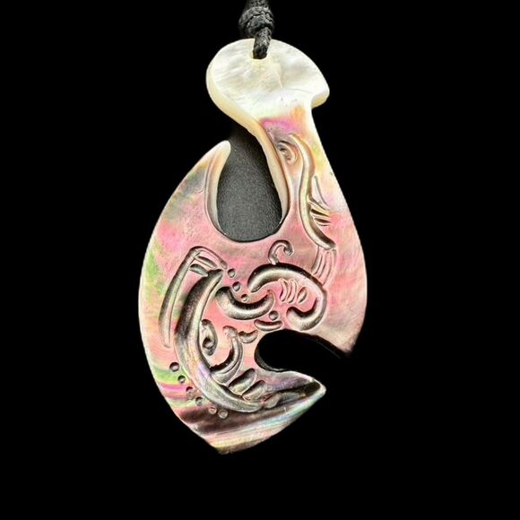 Polynesian style Mother of Pearl Carved Fish Hook Pendant Necklace - adjustable - Picture 2 of 4